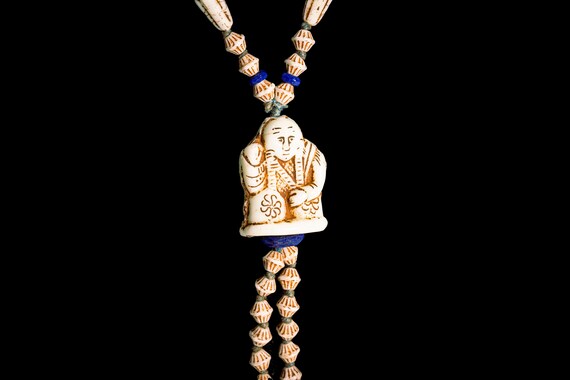 Neiger Bro UV reactive glass necklace oriental mo… - image 5