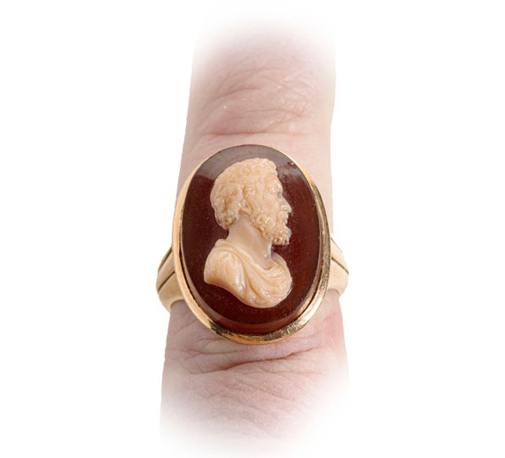Victorian 14k rose hardstone cameo ring depicting… - image 5