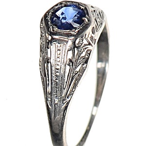 Art Deco 14k blue sapphire filigree ring