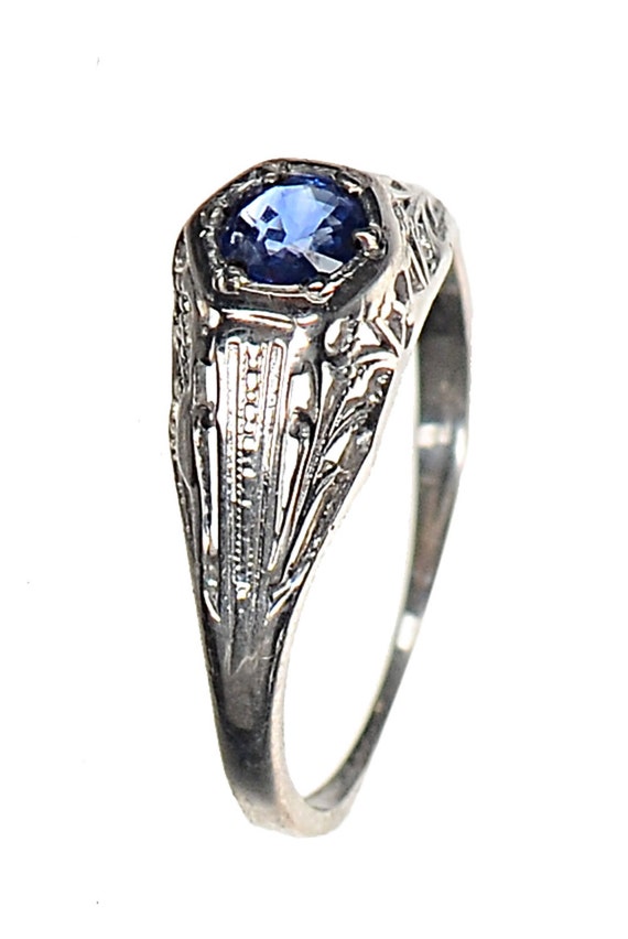 Art Deco 14k blue sapphire filigree ring