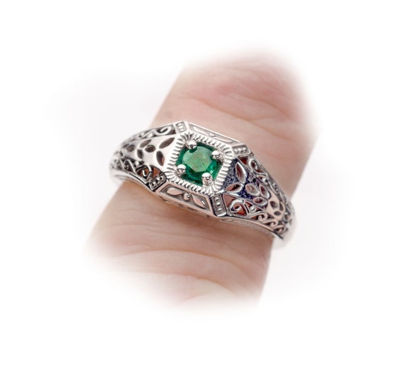 14k white gold & 3mm emerald ring size 6 - image 5