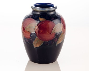 MOORCROFT Pomegranate pattern 4 1/4" vase