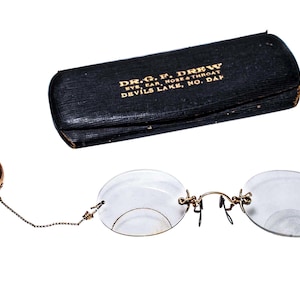 Pince Nez bifocal reading eyeglasses chained to protracting safety pin