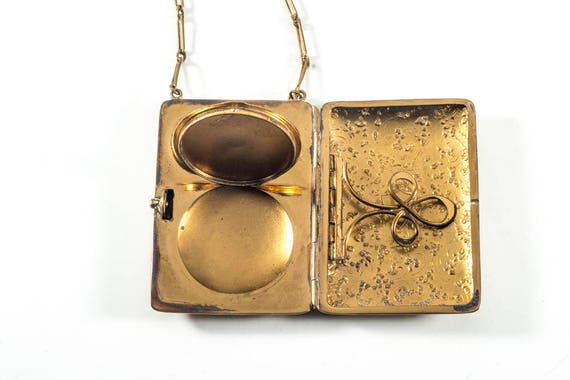 Art Deco embossed brass vanity compact on chain - image 4