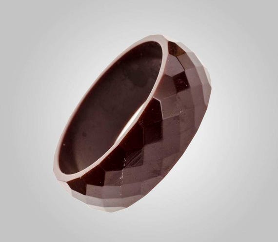 7/8" wide faceted chocolate color bakelite bangle