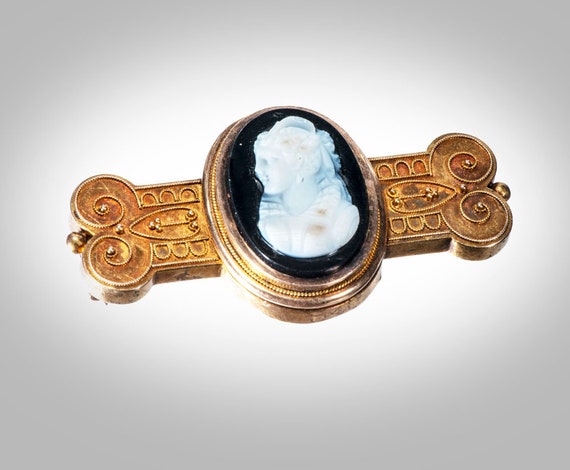 Victorian 14k Etruscan hard stone cameo brooch - image 1