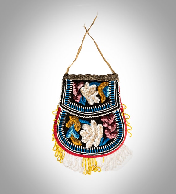 Niagara Iroquois pouch circa 1880