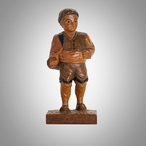 Spanish carved wood Basque peasant 4 1/2"