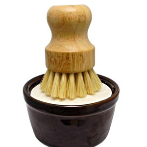 This is a solid dish washing soap in ceramic ramekin.  Includes washing brush.  zero waste and eco-friendly.