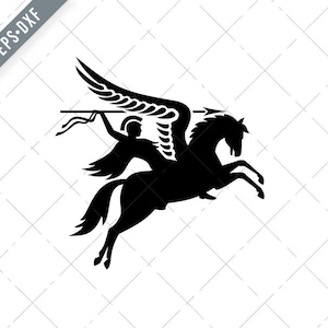 Puede incluir: Silueta en blanco y negro de una figura alada montando un caballo, sosteniendo una lanza. La figura lleva una túnica y tiene las alas extendidas. El caballo se levanta sobre sus patas traseras.