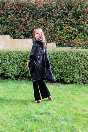 Kimono En Velours Brûlé Avec Pompons - Cardigan Bohème Femme - Rayon Et Nylon