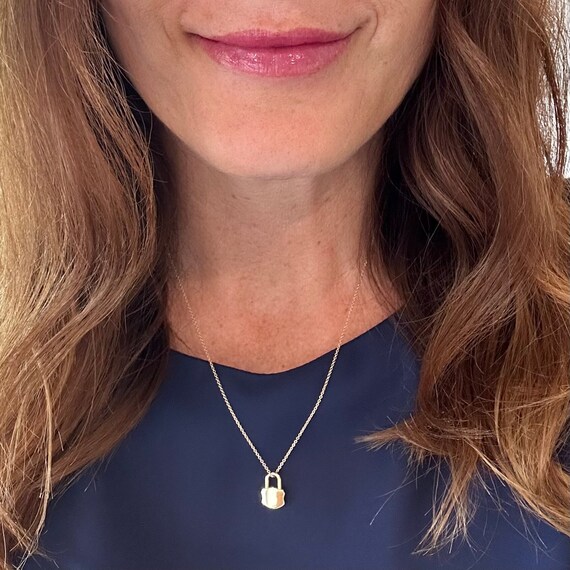 ネックレス・ペンダント SSIL PETITE LOCK NECKLACE Sterling Silver Petite Shield Lock Padlock Necklace - Etsy
