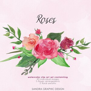 Puede incluir: Ilustraci&oacute;n en acuarela de rosas en tonos rosa, melocot&oacute;n y rojo, con hojas verdes y peque&ntilde;os capullos rosas. La palabra "Roses" est&aacute; escrita encima del arreglo floral. La imagen tambi&eacute;n contiene el texto "watercolor clip art set containing 40 individual images, 5 flower arrangements, 2 floral wreaths, SANDRA GRAPHIC DESIGN."
