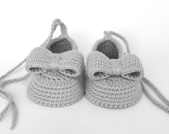 Ballerina gialla, pattini della neonata, pattini del crochet del bambino, pattini della neonata