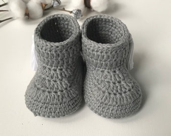 Graue Baby Bootes Strick und Häkelschuhe Baby Stiefel Häkelstiefelchenbaby booties crochet baby booties booties baby schuhe baby shoes