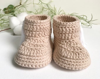 Bottines bébé beiges Bottines bébé à pompons Bottines bébé chaussures en tricot et crochet