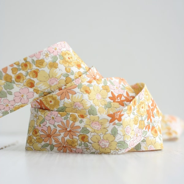 Cinta al bies de algodón con estampado floral amarillo de 6,35 cm de ancho para colchas, bolsos y manualidades. Tira de bies continua, cinta al bies de tela Liberty para colchas, bolsos y manualidades.
