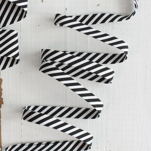 1/2&quot; Double Fold Bias Tape - Black & White Stripe