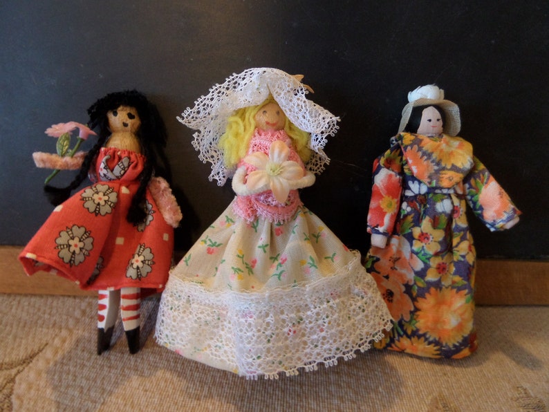vintage clothespin dolls