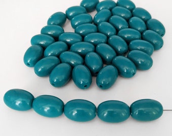 16mm 24 beads Vintage Italian Lucite Oval Beads White