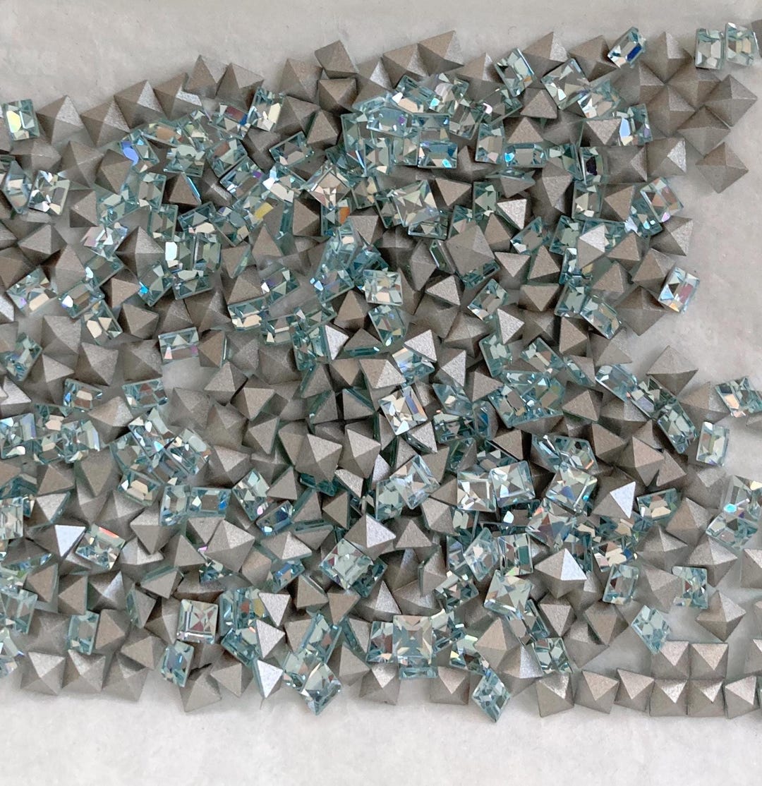 スワロフスキー 15x Swarovski Crystal Light Azore 4mm Squares, 4mm Blue