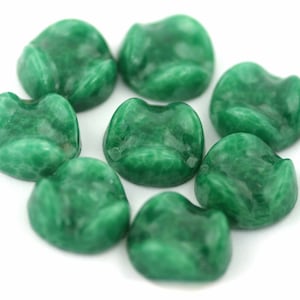1x Peking Glass Cabochon 21mm, Emerald Green Glass Flatback Stone, Vintage Peking Glass Cabochon, Unusual Assymetrical Czech Glass Stone