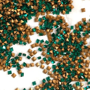 20x Swarovski Crystal Emerald 2mm, Swarovski Emerald Square Rhinestones, 4400 Square Crystals, Tiny Square Stones, Green Foil Backed Stones
