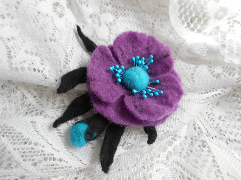 Felt Flower brooch,White yellow Felt brooch flower pin,felted flower,white flower,felt jewelry,white brooch hair clip,poppy pins,felt brooch