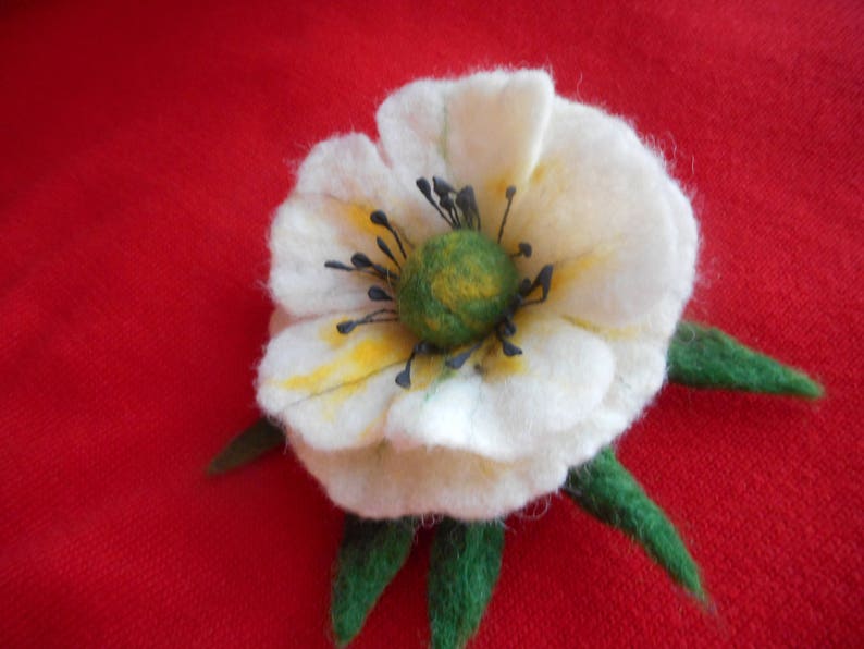 Felt Flower brooch,White yellow Felt brooch flower pin,felted flower,white flower,felt jewelry,white brooch hair clip,poppy pins,felt brooch