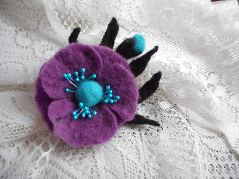 Felt Flower brooch,White yellow Felt brooch flower pin,felted flower,white flower,felt jewelry,white brooch hair clip,poppy pins,felt brooch