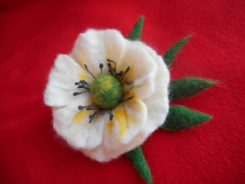 Felt Flower brooch,White yellow Felt brooch flower pin,felted flower,white flower,felt jewelry,white brooch hair clip,poppy pins,felt brooch