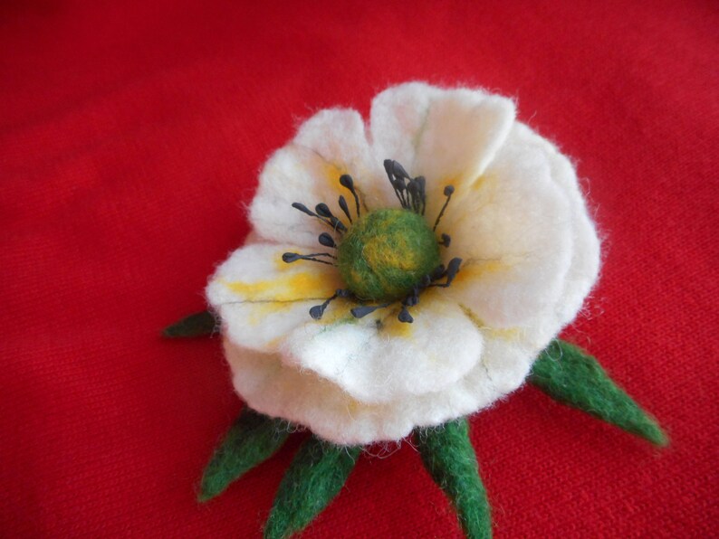 Felt Flower brooch,White yellow Felt brooch flower pin,felted flower,white flower,felt jewelry,white brooch hair clip,poppy pins,felt brooch