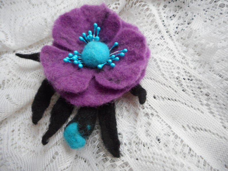 Felt Flower brooch,White yellow Felt brooch flower pin,felted flower,white flower,felt jewelry,white brooch hair clip,poppy pins,felt brooch