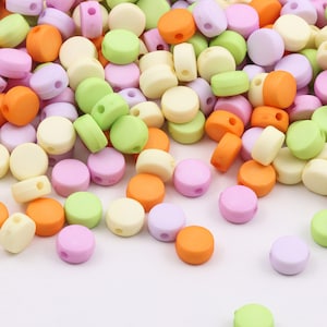 100 peças contas planas redondas acrílicas coloridas, contas brancas brilhantes fofas pequenas espaçadoras para colar pulseira faça você mesmo joias fazendo descobertas suprimentos