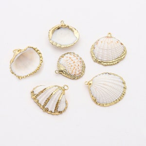 2Pcs Gold Plated White Natural Scallop Sea Shell Charm Pendant, Seashell Crafts for Necklace Bracelet Earrings DIY Jewelry Findings Supplies