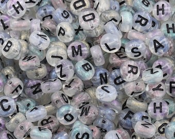Kit de 100 cuentas acrílicas con letras brillantes (4 x 7 mm)