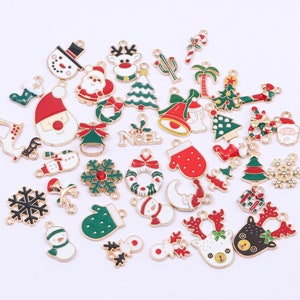 10 Stk Gold Emaille Weihnachten Charms Anhänger, kleine niedliche farbige Schneeflocke Schneemann Weihnachts Weihnachtsbaum Charm für Ohrringe Zubehör DIY Schmuck