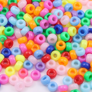 100pcs Colored Round Flat Acrylic Pony Beads, Mixed Colored Large Hole Round Flat Beads for Bracelet Handcrafts DIY Jewelry Making Findings