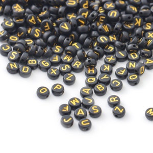 100 unidades de contas de letras em ouro preto, kit de contas de letras redondas em ouro, contas iniciais do alfabeto com furo para colar pulseira joias faça você mesmo