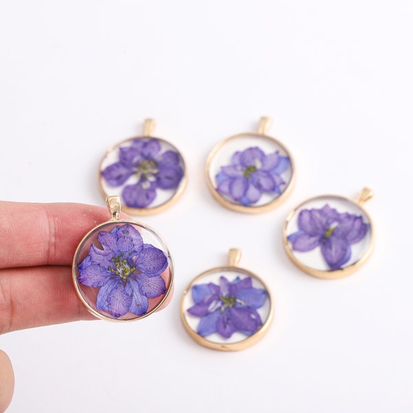 5Pcs Gold Round Pressed Flower Charm Pendant, Dried Dainty Cute Natural Purple Flower Resin Charm for Necklace Earrings DIY Jewelry Findings