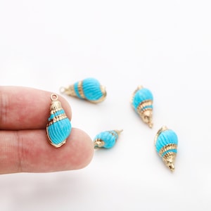 5Pcs Gold Plated Enamel Blue Natural Conch Shell Charm Pendant Seashell Crafts for Necklace Bracelet Earrings DIY Jewelry Findings Supplies