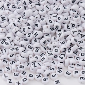 100 unidades de contas de letras brancas, kit de contas de letras ABC de acrílico brilhante, contas de alfabeto de plástico redondas com furo para colar pulseira joias DIY