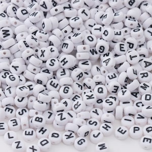 100Pcs White Letter Beads, Bright Acrylic ABC Letter Name Bead Kit, Round Plastic Alphabet Beads with Hole for Necklace Bracelet DIY Jewelry