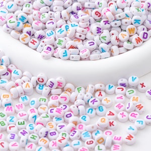 100 peças contas de letras brancas coloridas, kit de contas de letras iniciais do nome ABC, contas de alfabeto redondo acrílico colar pulseira descobertas de joias DIY