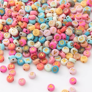 100 pièces lettres colorées, kit de lettres initiales lumineuses de nom ABC, collier de perles alphabet en plastique rondes, bracelet, résultats de bijoux à bricoler soi-même