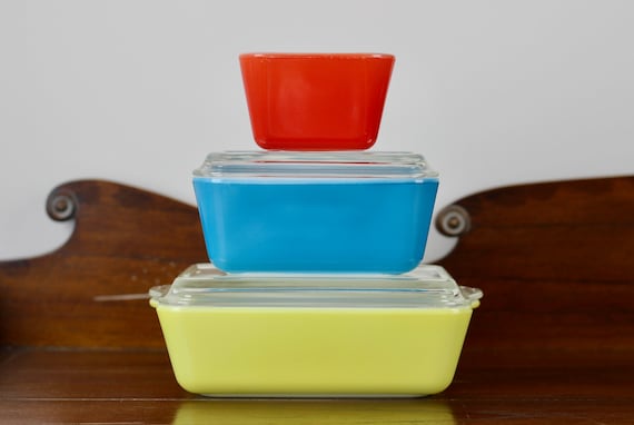 Vintage Pyrex Refrigerator Storage Containers With 2 Lids Primary