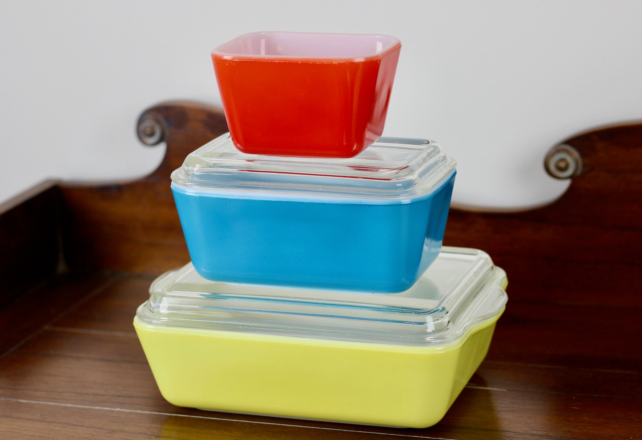 Vintage Pyrex Refrigerator Storage Containers With 2 Lids Primary