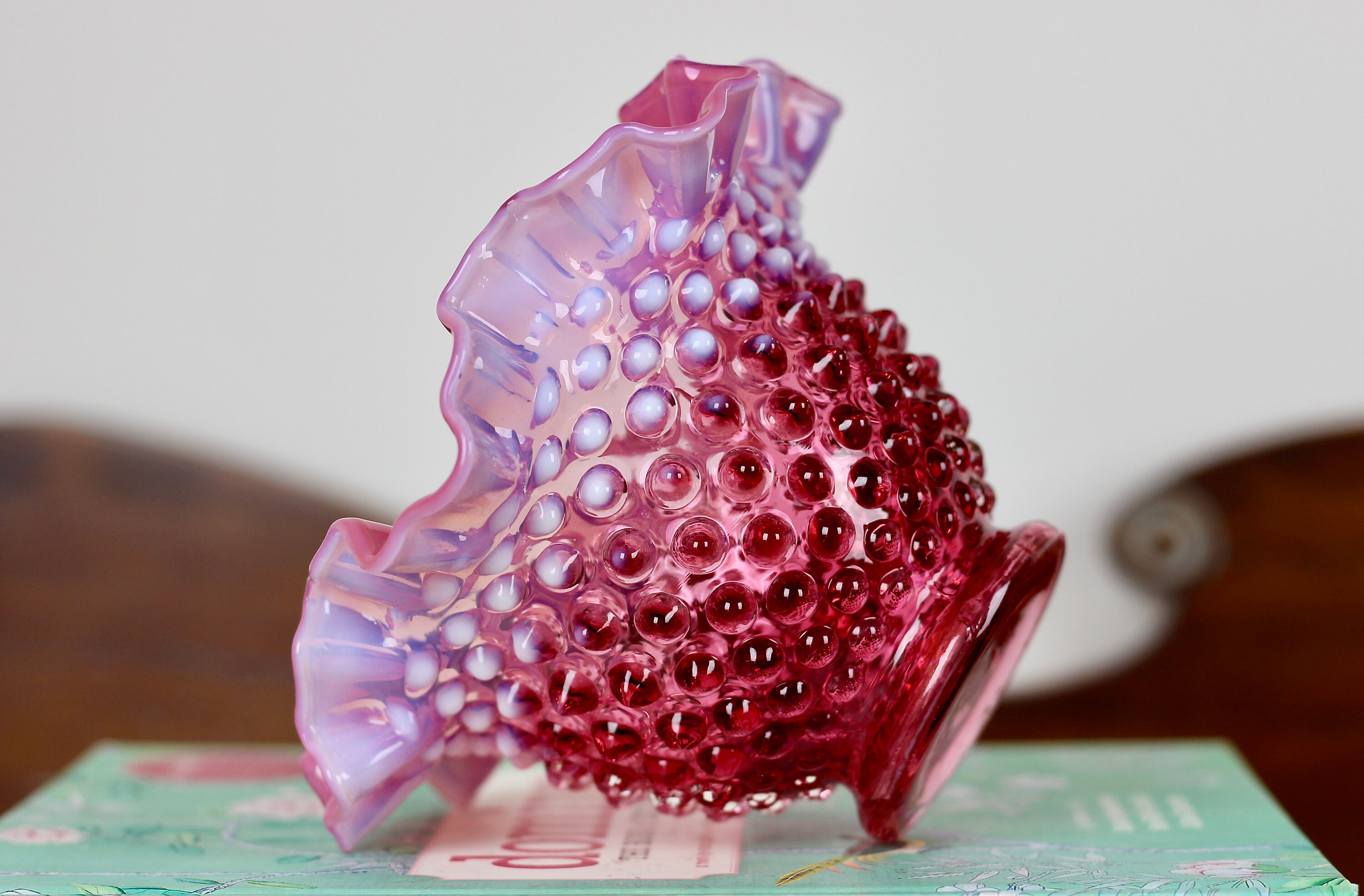 ヴィンテージ フェントン ホブネイル クランベリー オパールセント