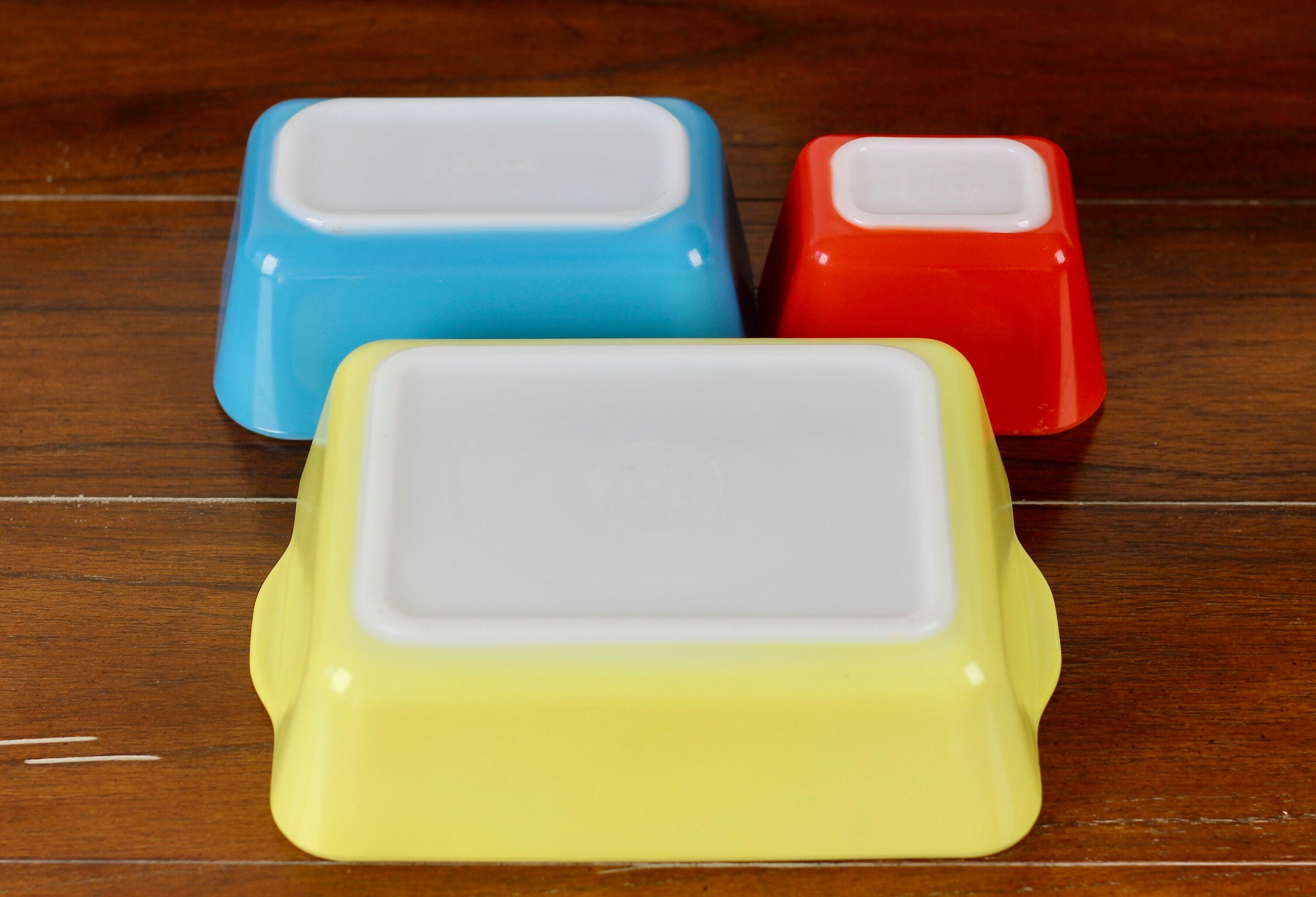 Vintage Pyrex Refrigerator Storage Containers With 2 Lids Primary