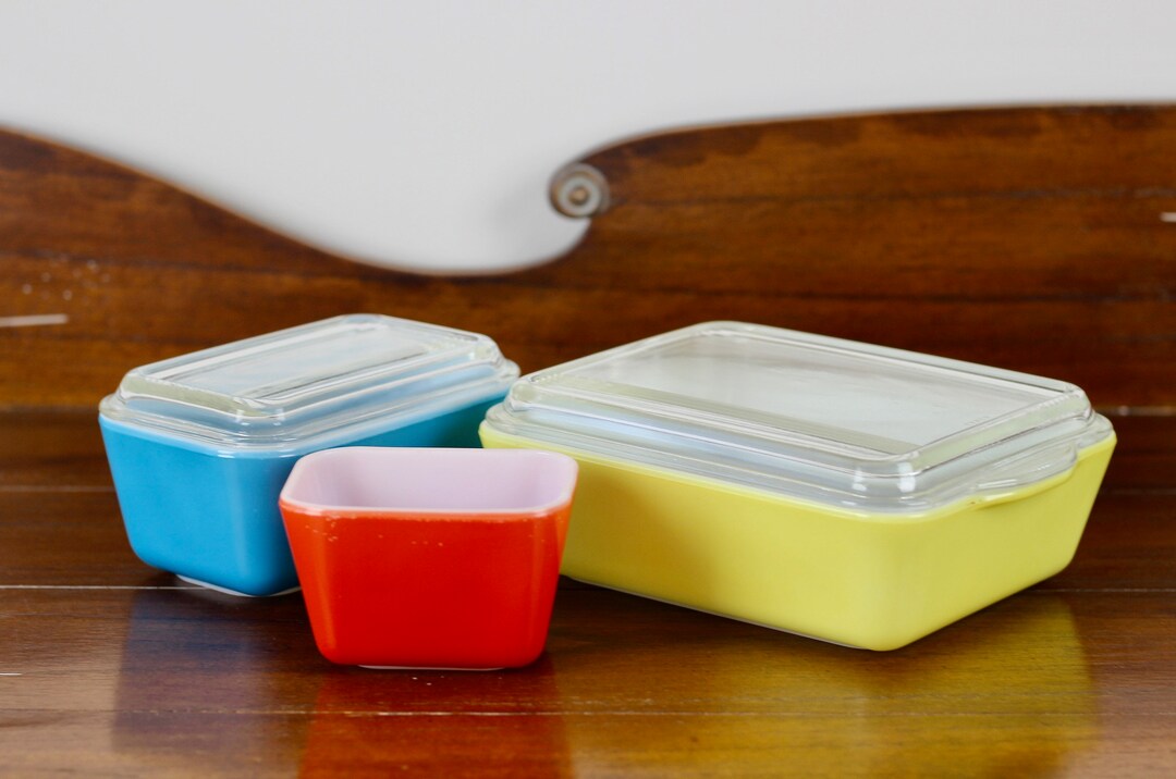 Vintage Pyrex Refrigerator Storage Containers With 2 Lids Primary